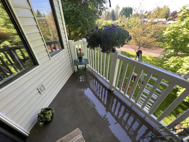 Pressure Washed Balcony in Tangent OR